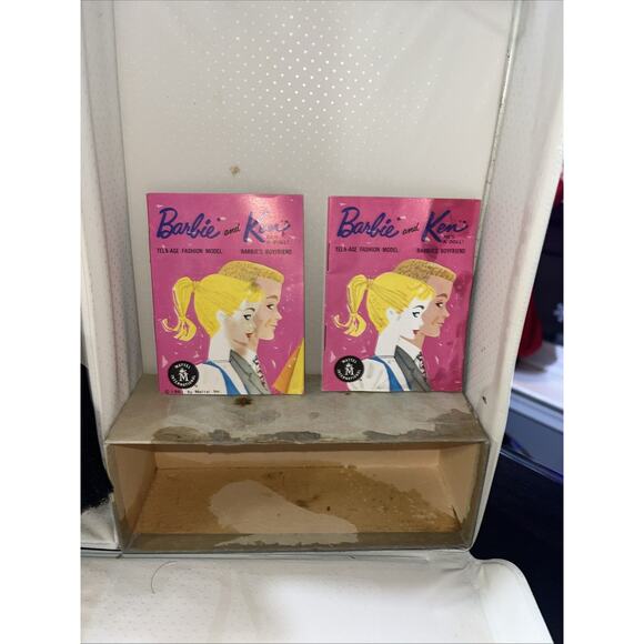 VTG 1995 Solo In The Spotlight Barbie Mattel 1960 Repro. + 1961 Case + Books - Picture 4 of 14
